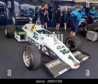 Keke Rosbergs 1983 Williams FW08C in der Williams Garage beim Goodwood Festival of Speed 2023 in Sussex, Großbritannien. Stockfoto