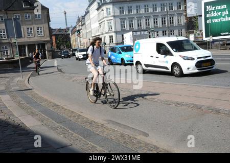 Kopenhagen/Dänemark 17..Mai 2018  .Dänemark neue Radwege bauen fast jede Straße hält Autos und andere schwere Verkehrsmittel außerhalb der dänischen Hauptstadt, dänen benutzen Fahrräder zur Arbeit und von der Arbeit und als Sport und auch einfache und unkomplizierteste Transportmittel. Photo.Francis Joseph Dean / Deanpictures. Stockfoto