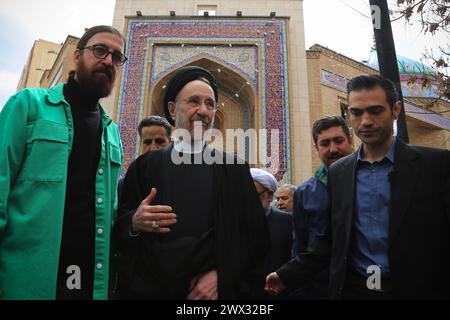 Teheran, Iran. März 2024. Der ehemalige iranische Präsident MOHAMMAD KHATAMI (C) verlässt eine Zeremonie in Teheran. Khatami ist ein iranischer reformistischer Politiker, der von 1997 bis 2005 fünfter Präsident des Iran war. Von 1982 bis 1992 war er auch iranischer Kulturminister. (Kreditbild: © Rouzbeh Fouladi/ZUMA Press Wire) NUR REDAKTIONELLE VERWENDUNG! Nicht für kommerzielle ZWECKE! Stockfoto