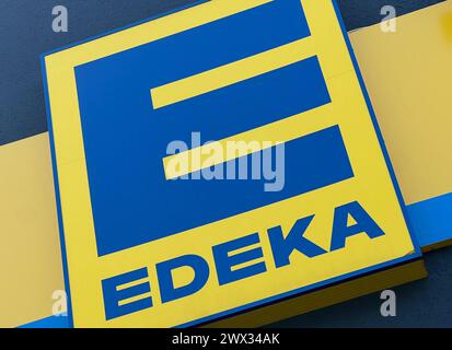 Außenwerbung Logo EDEKA *** Außenwerbung Logo EDEKA Copyright: Xmix1x Stockfoto