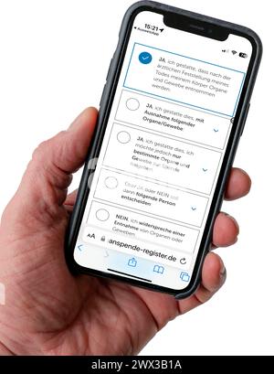 Symbolisches Bild des Organspenderegisters, informiert sich die Person über das neue Online-Register für Organspende, in dem Sie sich als Spender registrieren können Stockfoto
