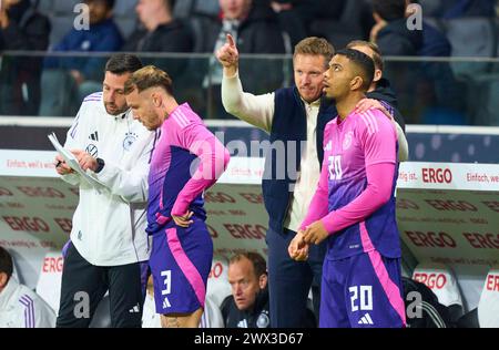 Benjamin Henrichs, DFB 20 David Raum, DFB 3 DFB-Trainer Julian Nagelsmann, Bundestrainer, Nationaltrainer, im Freundschaftsspiel DEUTSCHLAND - NIEDERLANDE 2-1 DEUTSCHLAND - NIEDERLANDE 2-1 in Vorbereitung auf die Europameisterschaft 2024 am 26. März 2024 in Frankfurt. © Peter Schatz / Alamy Live News Stockfoto