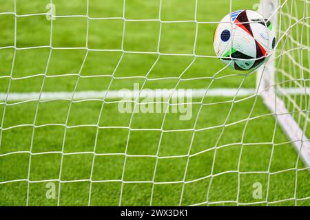 ADIDAS FUSSBALLLIEBE pro, Offizieller Spielball der Europameisterschaft 2024 Deutschland, Adidas Ball, Lederball, Spielgeraet, Fussball, Baelle, im Freundschaftsspiel DEUTSCHLAND - NIEDERLANDE 2-1 DEUTSCHLAND - NIEDERLANDE 2-1 in Vorbereitung auf die Europameisterschaft 2024 am 26. März 2024 in Frankfurt. © Peter Schatz / Alamy Live News Stockfoto