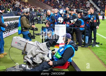 ADIDAS FUSSBALLLIEBE pro, Offizieller Spielball der Europameisterschaft 2024 Deutschland, Adidas Ball, Lederball, Spielgeraet, Fussball, Baelle, im Freundschaftsspiel DEUTSCHLAND - NIEDERLANDE 2-1 DEUTSCHLAND - NIEDERLANDE 2-1 in Vorbereitung auf die Europameisterschaft 2024 am 26. März 2024 in Frankfurt. © Peter Schatz / Alamy Live News Stockfoto