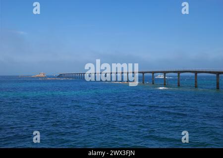 Pier für Fähre und Ausflugsboot, Roscoff, Nordsee, Kanal, Bretagne, Departement Finistere, Frankreich Stockfoto