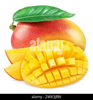 Mangofrucht mit grünem Blatt und Mango im Igelstil, isoliert auf weißem Hintergrund. Stockfoto