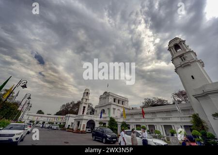 Neu-Delhi, Indien. März 2024. NEW DELHI, INDIEN - 27. MÄRZ: Wolke über der Versammlung von Delhi am 27. März 2024 in Neu-Delhi, Indien. (Foto: Arvind Yadav/Hindustan Times/SIPA USA) Credit: SIPA USA/Alamy Live News Stockfoto