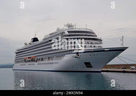 Der MV Viking Star, im Mai 2023 im Hafen von Katakolo, Peloponnes, Griechenland Stockfoto