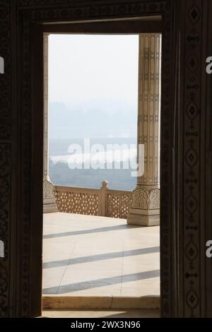 Detail der Moti Masjid- oder Perlenmoschee im Red Fort Complex in Agra, Indien Stockfoto