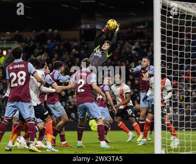 TORMOUTH ACTION MIT LYLE FOSTER BURNLEY FC V LUTON TOWN IM TURF MOOR STADIUM BURNLEY FÜR DIE PREMIER LEAGUE 12. JAN 2024 Stockfoto