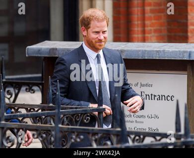 Prinz Harry, Herzog von Sussex, kommt am Obersten Gerichtshof in einem Telefonabhörungs- und Geheimhaltungsfall an. Der Fall geht gegen Associated Newspapers (ANL). Stockfoto