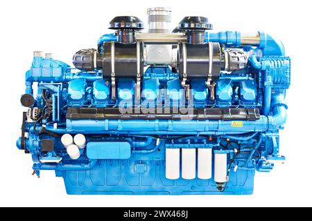 12-Zylinder-Dieselmotor für den industriellen Einsatz, isoliert auf weißem Hintergrund Stockfoto