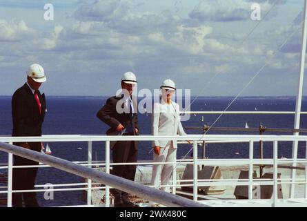 August 14,1999 wurde die Øresund-Brücke mit Dänemark und schweden verbunden und die dänische Krone Prine Fredrik kam von Dänemarks Seite und die schwedische Kronprinzessin Victoria kam von Schweden und beide trafen sich in der Mitte der Øresudn-Brücke (Oresund). beide königlichen genießen Mittagessen auf der schwedischen Seite der Brücke Malmö Schweden 14. August 1999 (Foto: Francis Dean/DeanPictures) Stockfoto