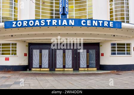 Das Zoroastrian Centre befindet sich im ehemaligen Kino in Rayners Lane, Borough of Harrow, London, England, Großbritannien Stockfoto