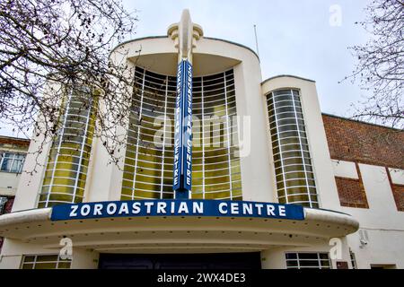 Das Zoroastrian Centre befindet sich im ehemaligen Kino in Rayners Lane, Borough of Harrow, London, England, Großbritannien Stockfoto