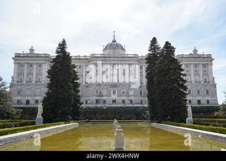 Madrid, Spanien. März 2024. Madrid, Spanien, 13. März 2024: Königspalast von Madrid (Palacio Real de Madrid) mit 135'000 m2 Grundfläche und 3418 Zimmern in Madrid, Spanien. (Daniela J. Porcelli/SPP) Credit: SPP Sport Press Photo. /Alamy Live News Stockfoto