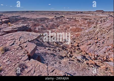 Zerbröckelnde Klippen auf einer mesa in der Nähe von Hamilili Point am südlichen Ende des Petrified Forest National Park Arizona. Stockfoto