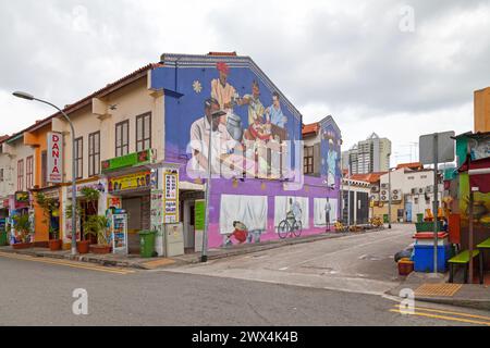 Little India, Singapur - 03. September 2018: Bunte Geschäfte an der Kreuzung von Belilios Lane und Belilios Road. Stockfoto