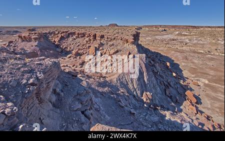 Die zerklüfteten Klippen einer mesa nahe Hamilili Point am südlichen Ende des Petrified Forest National Park Arizona. Stockfoto