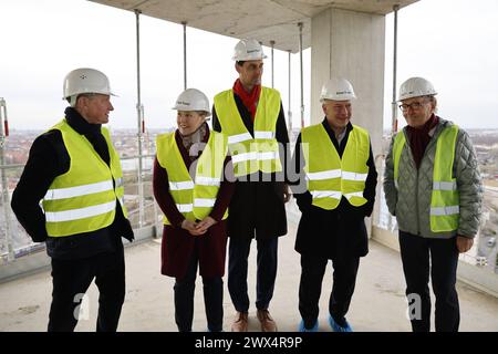 Kai Wegner, Franziska Giffey Estrel Tower Mitglieder Senat und Bezirksamt Baustelle, am 26.03.2024 in Berlin, Neukölln, Deutschland *** Kai Wegner, Franziska Giffey Estrel Tower Mitglieder Senat und Bezirksamt Baustelle, am 26 03 2024 in Berlin, Neukölln, Deutschland Stockfoto