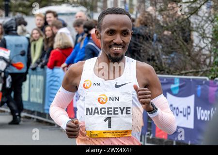 DEN HAAG, NIEDERLANDE - 10. MÄRZ: Abdi Nageeye aus den Niederlanden während des CPC Half NN Marathon on the Streets Trail am 10. März 2024 in den Haag, Stockfoto