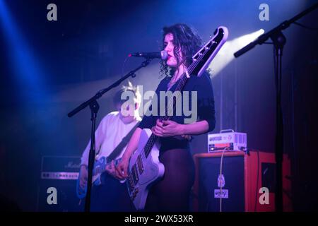 Belmondo, eine Rock-Band aus verschiedenen Quellen, trat live im Lido in Berlin auf und unterstützte die Filter the Algorithm Tour Stockfoto