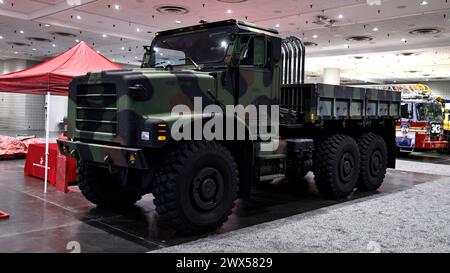 New York, Usa. März 2024. OSKOSH Military 6x6 Truck während des Pressetages auf der New York International Auto Show am 27. März 2024 in New York City. Die Ausstellung wurde 1900 im New York Coliseum eröffnet und 87 Jahre später ins Javits Center verlegt, wo die Hersteller ihre neuen Modelle und Konzeptfahrzeuge präsentieren. (Foto: John Lamparski/NurPhoto) Credit: NurPhoto SRL/Alamy Live News Stockfoto