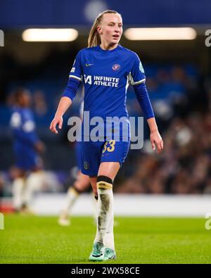 London, Großbritannien. März 2024. Chelsea's Aggie Beever-Jones in Aktion beim Chelsea FC Women gegen Ajax Women UEFA Women's Champions League Viertelfinale in Stamford Bridge, London, England, Großbritannien am 27. März 2024 Credit: Every Second Media/Alamy Live News Stockfoto