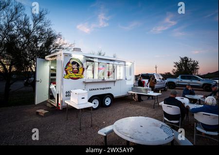 Ein Taco am Straßenrand und mexikanisches Essen am Highway. Warum Arizona, USA Stockfoto