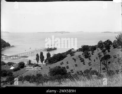 Am Kai, Cowes Bay, Waiheke Island Fähre Stockfoto