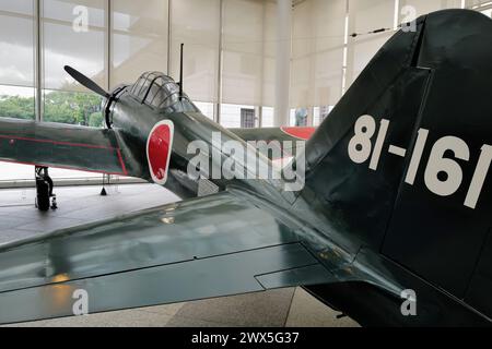 Ein japanisches Zero-Kampfflugzeug aus dem Zweiten Weltkrieg im Yushukan Museum im Yasukuni-Schrein.Tokio.Japan Stockfoto