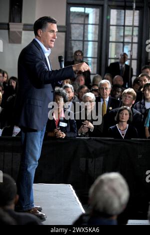 ROCK HILL, SOUTH CAROLINA – 18. JANUAR 2012: Der hoffnungsvolle Republikaner Mitt Romney hält eine Wahlkampfveranstaltung an der Winthorp University in Rock Hill, South Carolina. South Carolina wird seine republikanische Vorwahl am 21. Januar 2012 abhalten Personen: Mitt Romney Transmission Ref: MNC1 muss anrufen, wenn Interesse besteht Michael Storms Storms Media Group Inc. 305-632-3400-Zelle 305-513-5783-Fax MikeStorm@aol.com Stockfoto