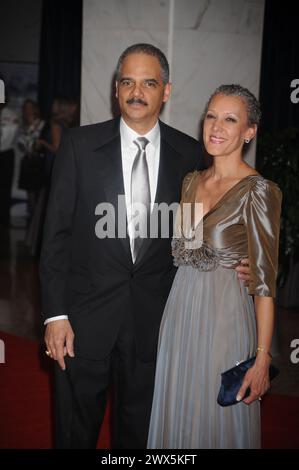 WASHINGTON, D.C. - APRIL 30: Eric Holder Sharon Malone beim 2011 White House Correspondents' Association Dinner im Washington Hilton am 30. April 2011 in Washington, D.C. Personen: Eric Holder Sharon Malone Stockfoto