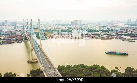 Die Phu-My-Brücke über den Saigon-Fluss in Saigon, Vietnam Stockfoto