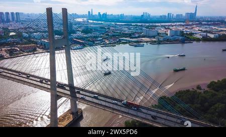 Die Phu-My-Brücke über den Saigon-Fluss in Saigon, Vietnam Stockfoto