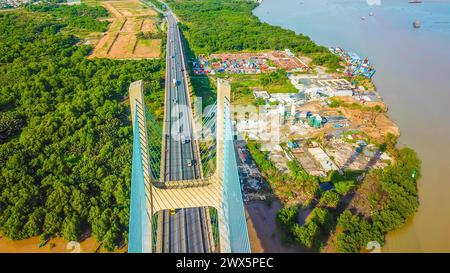 Die Phu-My-Brücke über den Saigon-Fluss in Saigon, Vietnam Stockfoto