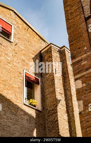 Schönes Einzelfenster, Comacchio, Land Italien, Region Emilia-Romagna, Provinz Ferrara (FE) Stockfoto