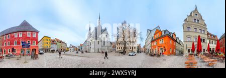 Weimar, Deutschland - 18. März 2024: St. Peter-und-Paul-Kirche, auch Hirtenkirche genannt, auf dem Marktplatz in Weimar, Thüringen Stockfoto