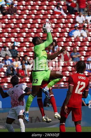 Frisco, Usa. März 2024. 23. März 2024 in Frisco, Texas: Torhüter Denzil Smith aus Trinidad und Tobago holt den Ball während des Play-in-CONCACACAF Nations League-Spiels zwischen Kanada und Trinidad Tobago im Toyota Stadium. Kanada gewann mit 2:0. Am 23. März 2024 in Frisco, Texas. (Foto: Javier Vicencio/Eyepix Group/SIPA USA) Credit: SIPA USA/Alamy Live News Stockfoto