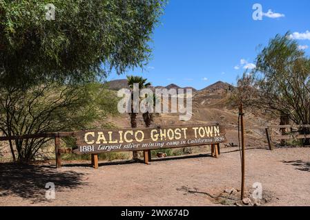 Holzschild von Calico Geisterstadt an einem Sommertag - Kalifornien, USA Stockfoto