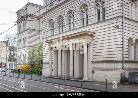Das Landgericht und Amtsgericht in Bonn. 22.03.2024, Bonn, DE - das Gebaeude mit Schrift ueber dem Haupteingang., Bonn Nordrhein Westfalen Deutschland, DEU Landgericht Amtsgericht *** das Amtsgericht und Amtsgericht Bonn 22 03 2024, Bonn, DE das Gebäude mit Schriftzug über dem Haupteingang, Bonn Nordrhein-Westfalen Deutschland, DEU Amtsgericht Stockfoto