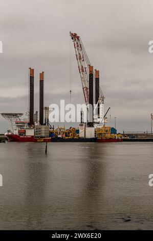 Schlachtschiff Wharf Terminal beherbergt ein großes Schiff auf dem Fluss Blyth in Blyth Northumberland Stockfoto