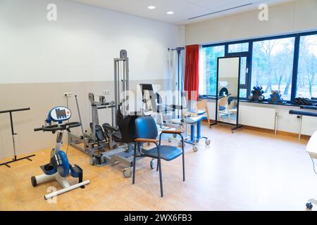 Übungsraum einer Rehabilitationsklinik Stockfoto