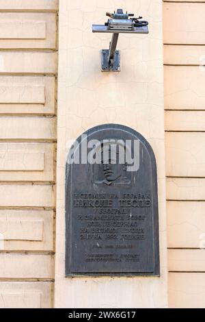 Belgrad, Serbien - 12. April 2021: Gedenktafel an der Univerisity Building Wall im Zentrum der Hauptstadt. Stockfoto