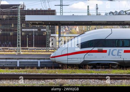 Hauptbahnhof Stuttgart mit ICE. // Stuttgart, Baden-Württemberg, Deutschland, 26.03.2024 *** Stuttgart Hauptbahnhof mit ICE Stuttgart, Baden Württemberg, Deutschland, 26 03 2024 Stockfoto