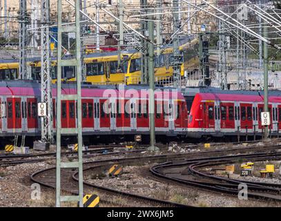 Hauptbahnhof Stuttgart mit S-Bahn und Stadtbahn der SSB. // Stuttgart, Baden-Württemberg, Deutschland, 26.03.2024 *** Stuttgart Hauptbahnhof mit S-Bahn und Stadtbahn der SSB Stuttgart, Baden Württemberg, Deutschland, 26 03 2024 Stockfoto