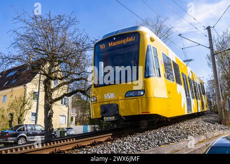 Zahnradbahn der Stuttgarter Straßenbahnen AG SSB. Im Volksmund wird die Bahn Zacke genannt, sie gilt als ein Stuttgarter Wahrzeichen. // Stuttgart, Baden-Württemberg, Deutschland, 26.03.2024 *** Zahnradbahn der Stuttgarter Straßenbahnen AG SSB im Volksmund Zacke bekannt, ist sie ein Stuttgarter Wahrzeichen Stuttgart, Baden Württemberg, Deutschland, 26 03 2024 Stockfoto