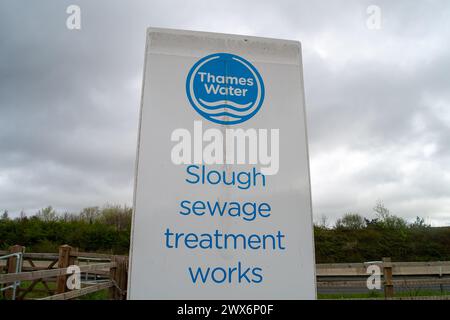 Slough, Berkshire, Großbritannien. März 2024. Slough Treatment arbeitet in Slough, Berkshire. Die Möglichkeit einer Verstaatlichung von Thames Water hat heute stark zugenommen, da sich die Aktionäre des größten Wasserunternehmens des Vereinigten Königreichs weigern, 500 Millionen Pfund an Soforthilfen bereitzustellen. Der CEO von Thames Water, Chris Weston, hat Berichten zufolge gesagt, dass, wenn bis Ende 2024 keine Finanzierungsinvestitionen gefunden werden können, die Aussicht besteht, dass das Unternehmen in eine Sonderverwaltung übergeht. Quelle: Maureen McLean/Alamy Live News Stockfoto