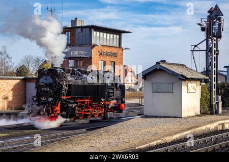 Wernigerode, Deutschland 27. März 2024: Sonderfahrt der Harzer Schmalspurbahn zum Jahrestag der Betriebsaufnahme am 27.03.1899. Im-Bild: 99 234 in der Einsatzstelle Wernigerode der HSB Sachsen-Anhalt *** Wernigerode, Deutschland 27 März 2024 Sonderfahrt der Harzer Schmalspurbahn zum Jahrestag der Betriebsaufnahme am 27 03 1899 im Bild 99 234 im Bahnhof Wernigerode der HSB Sachsen-Anhalt Copyright: xFotostandx/xReissx Stockfoto