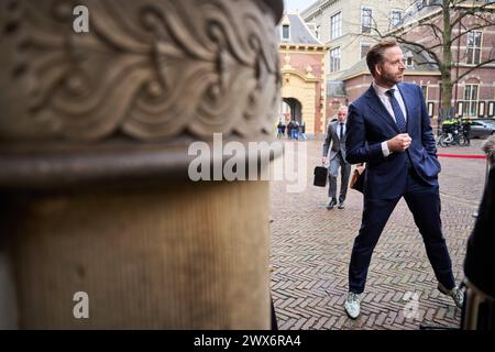 DEN HAAG: Hugo de Jonge, scheidender Minister für Wohnungswesen und Raumordnung, trifft zur wöchentlichen Kabinettssitzung im Binnenhof ein. ANP PHIL NIJHUIS niederlande raus - belgien raus Stockfoto